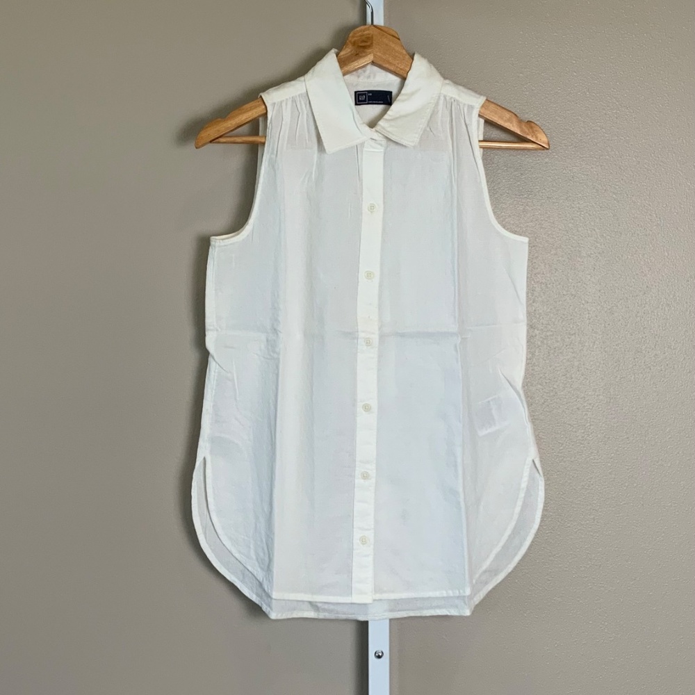 GAP Sleeveless Textured Collared Button Down Shir… - image 4